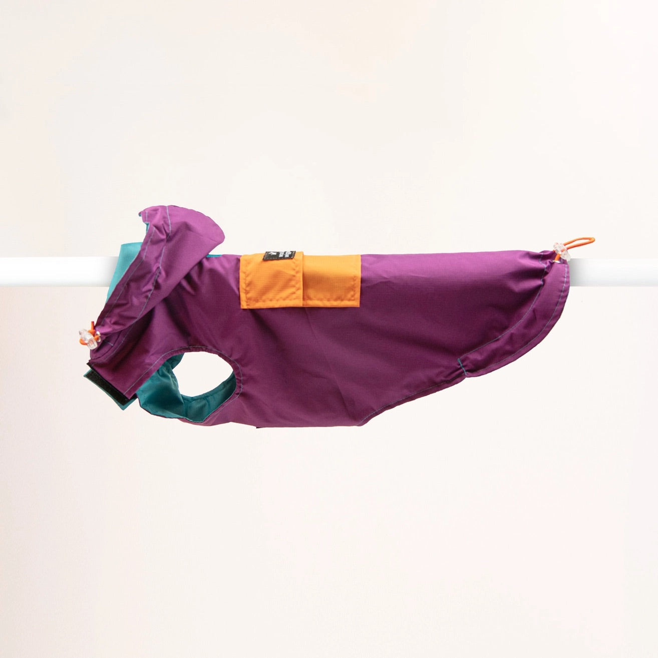 Imperméable tricolore avec capuche
