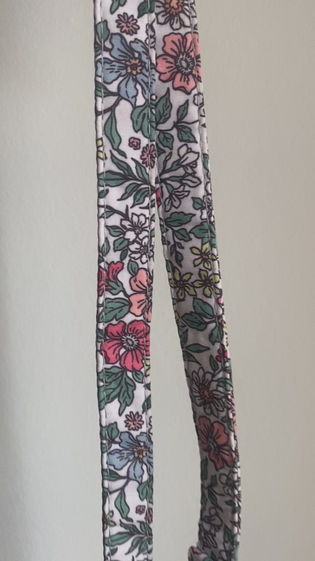 Load video: Bohemian Grace Leash